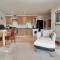 Central Spacious Ground Floor Flat with Courtyard - Kingsbridge