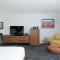 Royal 7 Budget Inn Motel