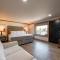 Cove Creek Lodge 104 Poolside Executive King Suite - Oakland