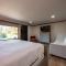 Cove Creek Lodge 104 Poolside Executive King Suite - Oakland