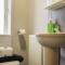 Large 4-Bed House in Doncaster - Sleeps 11 Adults with FREE Parking - Hosted by Stay Host Save - Doncaster