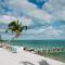 Private Oceanfront, beach, dock and Hottub - The Perky Pelican - Marsh Harbour