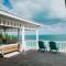 Private Oceanfront, beach, dock and Hottub - The Perky Pelican - Marsh Harbour