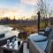 River's Edge Riverfront with Hot Tub Sauna & Game Room - Каліспелл