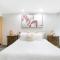 Elvis Romance At The Beach - Luxury Stay
