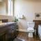 Stylish and comfy 2BR condo near Hot Springs - راديوم هوت سبرينغز
