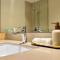 1BR Waters Edge apt in Yas Island with Private Balcony - Abú Zabí