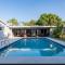 5 mins to BEACH LUX Spacious HEATED POOL home with 2 car garage - بومبانو بيتش