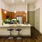 Downtown Apt FREE Parking - Pool - Gym - Fully Kitchen - 休斯顿
