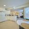 Casa Pura Vida Hot Tub, Pool & Ping Pong Tables w Backyard & BBQ Come stay