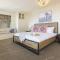 Summit House Joshua Tree Iconic Mountain Estate with Spa Ping-Pong Pool Table Fire Pit - Yucca Valley