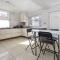 Room 6 at Jubilee House - Free Parking, Self Check-In, Fast WiFi and Smart TV by Yoko Property - Liverpool