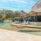 Bay Breeze 18, 1 Trafalgar St - ground floor, air con and complex pool - Nelson Bay