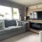 Gorgeous 2 Bed Caravan in South Cerney - Cirencester