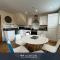 Three Bedroom Townhouse with Parking
