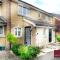 Knaphill - 2 Bed House - Private Garden & Parking
