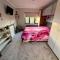 WILLOW RIDGE - a large country house with 3 rental rooms - Clutton