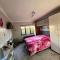 WILLOW RIDGE - a large country house with 3 rental rooms - Clutton