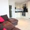 SEA VIEWS, beachside apartment with balcony - 圣梅尔林