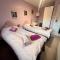 WILLOW RIDGE - a large country house with 3 rental rooms - Clutton