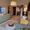 Oheneba Tema - Luxury Hot -Tub Retreat with Wi-Fi
