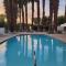 Upscale mid century on the green w Private Hot Tub - Palm Desert