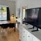 Central Apt w Parking possibility, Netflix & Near Attractions