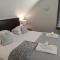 The Bath House Apartment - Free 1st breakfast - FREE parking