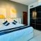 Private rooms in 3 bedroom apartment SKYNEST Homes marina pinnacle