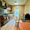 Private rooms in 3 bedroom apartment SKYNEST Homes marina pinnacle