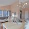 Modern Apartment with 3 Bedrooms and Stunning View - 贝特斯托尔