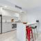 Close To It All: CBD 2-Bed with Pool Gym & More