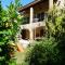 First floor of a typical house close to Aix en Provence 6 personnes - 勒鲁热新堡