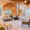 Dwell by Tahoe Getaways - 3BR Tahoe Donner w Sauna & HOA Amenities - Truckee