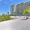 Scenic Balcony and Beach Access Hudson Condo - هدسون