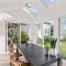 Spacious Modern Home with Separate In Law Suite, Walk to the Beach and Restaurants - يارموث