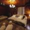Chalét com jacuzzi sauna lareira e telao cinema
