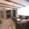Riverside Ranch by AvantStay Mins to Downtown