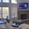 Woodland Chalet by AvantStay Deck Lake Access