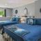 The Boulder Inn by AvantStay Indoor Hot Tub Game Room Outdoor Fire Pit