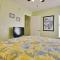 Duval Breeze by AvantStay Great Location Close to Beach Nightlife Shared Pool Week Long Stays