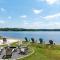 The Lake Life by AvantStay Lakefront View Hot Tub