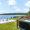 The Lake Life by AvantStay Lakefront View Hot Tub