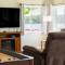 The Lake Life by AvantStay Lakefront View Hot Tub