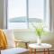 The Lake Life by AvantStay Lakefront View Hot Tub