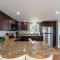 The Lake Life by AvantStay Lakefront View Hot Tub