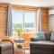 The Lake Life by AvantStay Lakefront View Hot Tub
