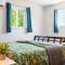 The Lake Life by AvantStay Lakefront View Hot Tub