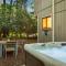 The Four Seasonal by AvantStay Hot Tub Spacious Deck Fire Pit