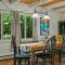 The Four Seasonal by AvantStay Hot Tub Spacious Deck Fire Pit